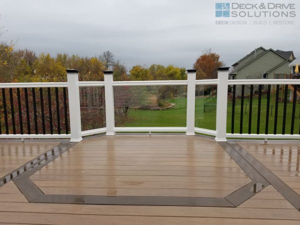 accent deck board in octagon, glass railing, white and black composite railing, composite decking