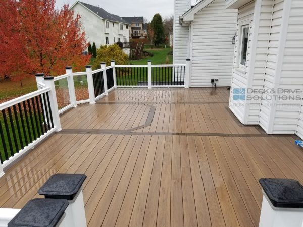 accent deck board in octagon, glass railing, white and black composite railing, composite decking