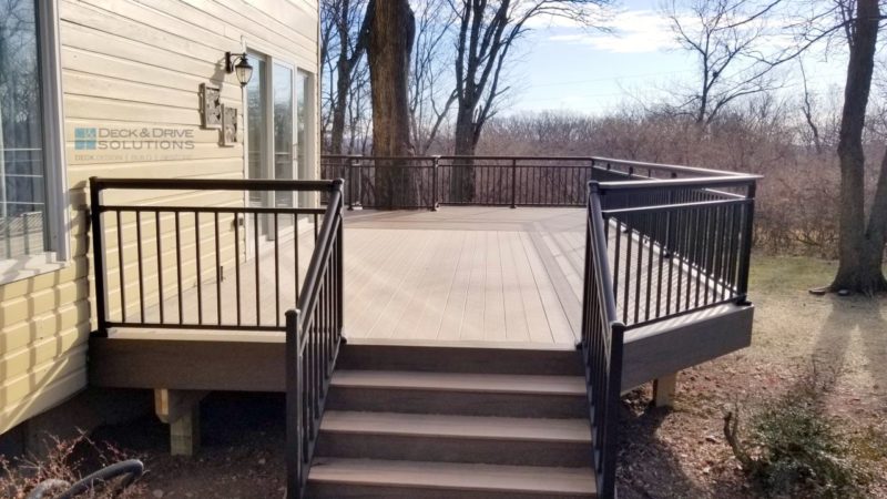 deck stairs to rear deck