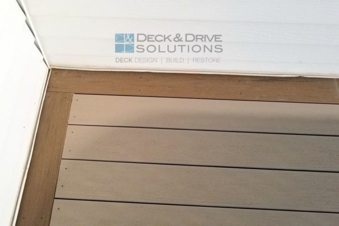 New Deck Corner with accent board of brown oak, Timbertech Sandy Birch as main color, White house