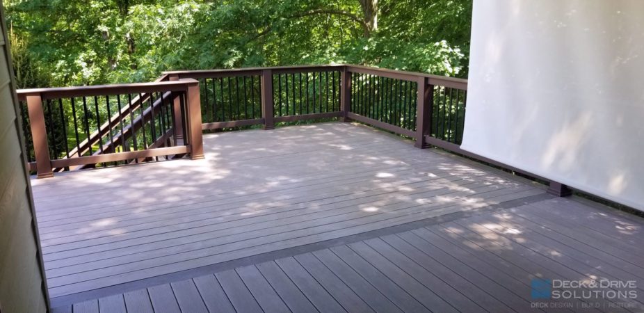 Timbertech Legacy Decking with Pecan and Mocha, deck boards switching directions, Timbertech Builder rail, Woods in background