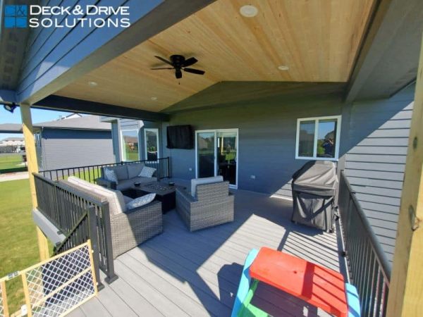 Wood Pine Carsiding Ceiling, Composite Decking, Outdoor TV