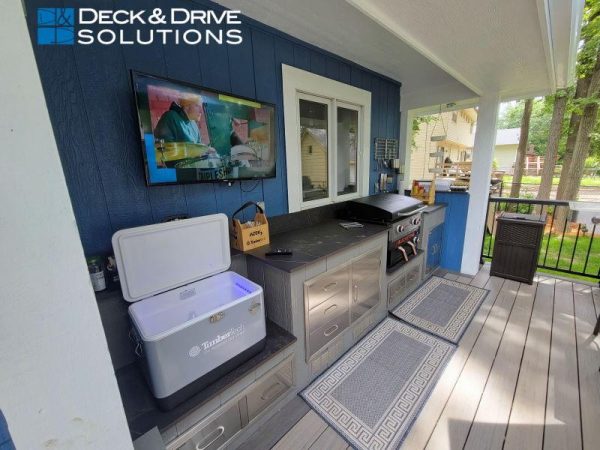 Timbertech Cooler and Outdoor Kitchen