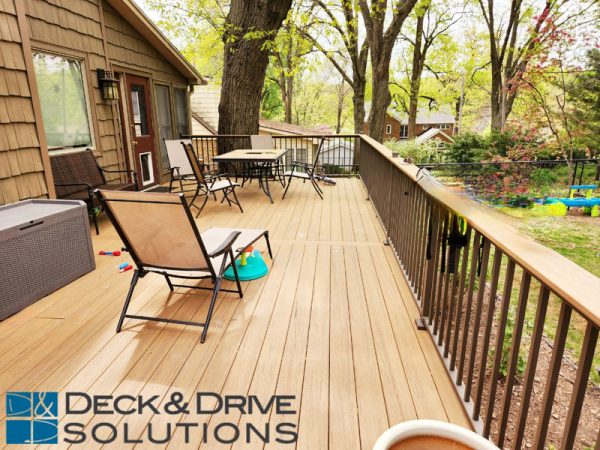 Timbertech Deck Antique leather with chairs