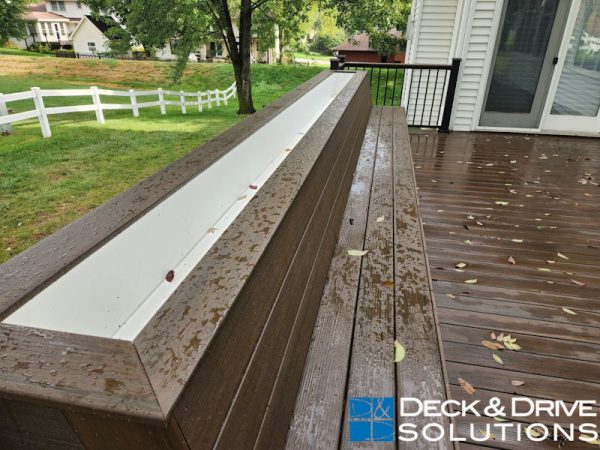Built-in bench with flower box on deck